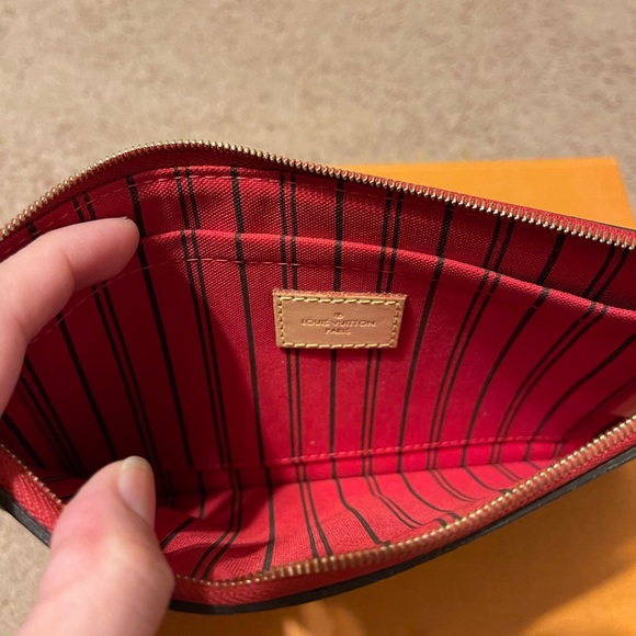 Authentic LV twist wallet. - Picture 3 of 12